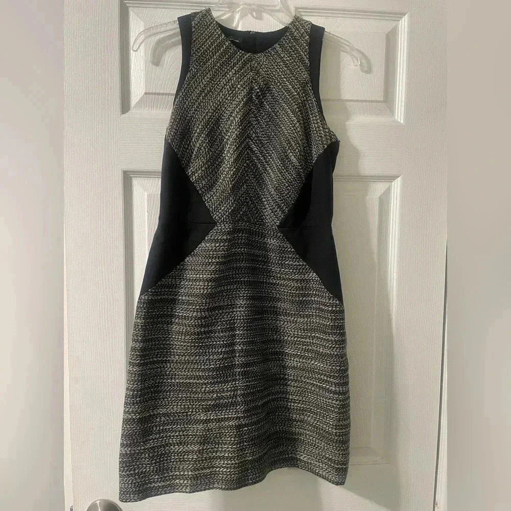 Kenneth Cole Sleeveless Sheath Dress - B67